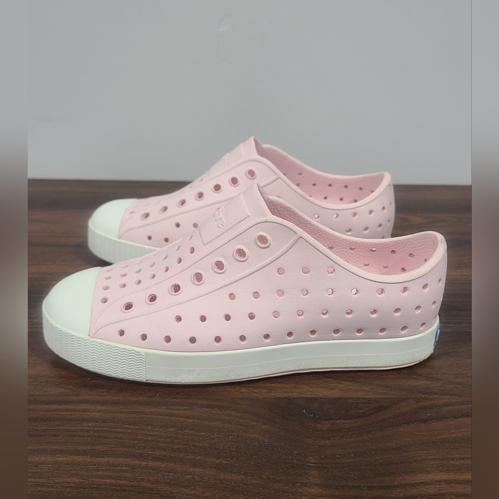 🌸Pink Native Shoes, Size J1, Kids Size 1🌸
